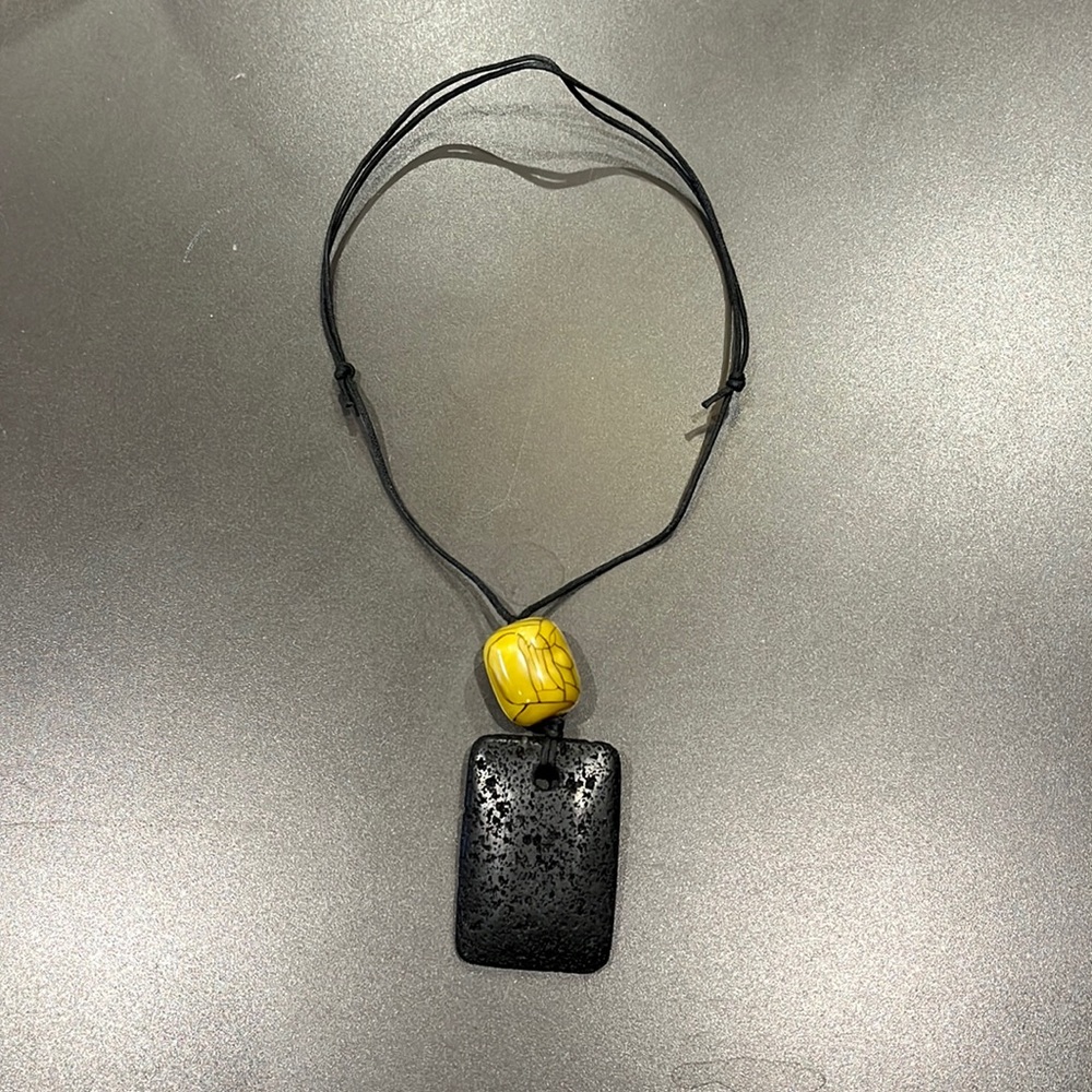 Adjustable stone necklace